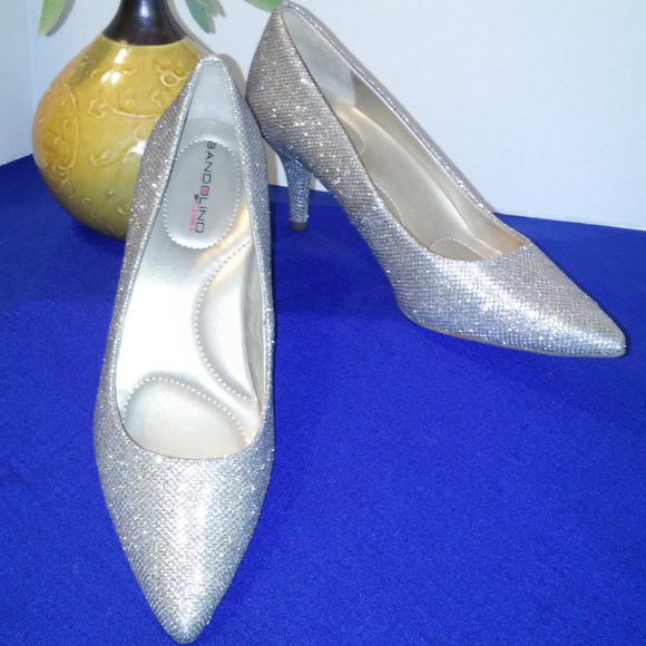 bandolino silver pumps